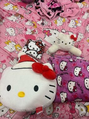 🎀Hello Kitty Pillow Set 🎀